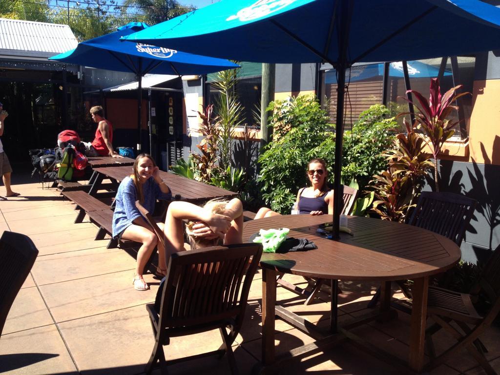 Noosa Backpackers Resort นูซาวิลล์ ภายนอก รูปภาพ