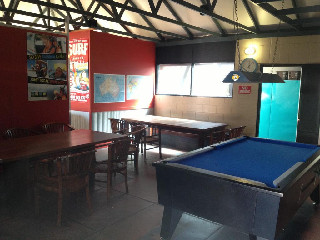 Noosa Backpackers Resort นูซาวิลล์ ภายนอก รูปภาพ