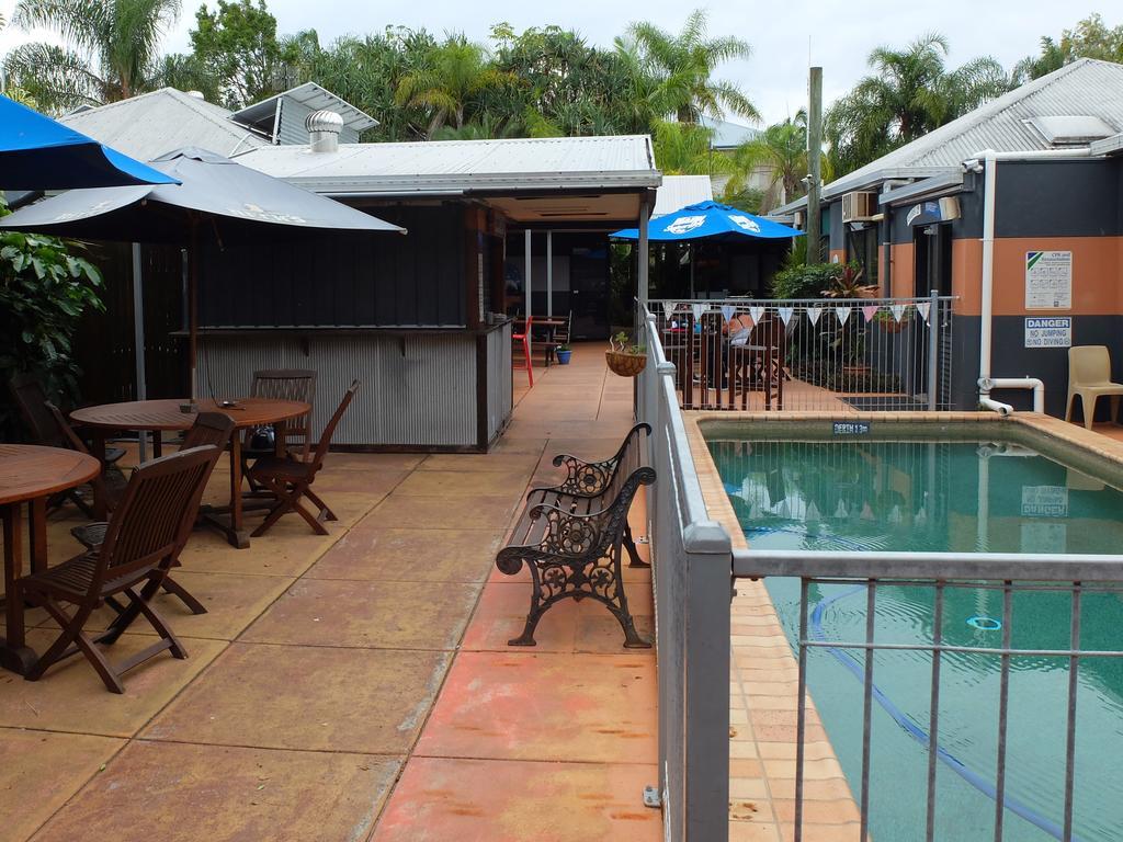 Noosa Backpackers Resort นูซาวิลล์ ภายนอก รูปภาพ