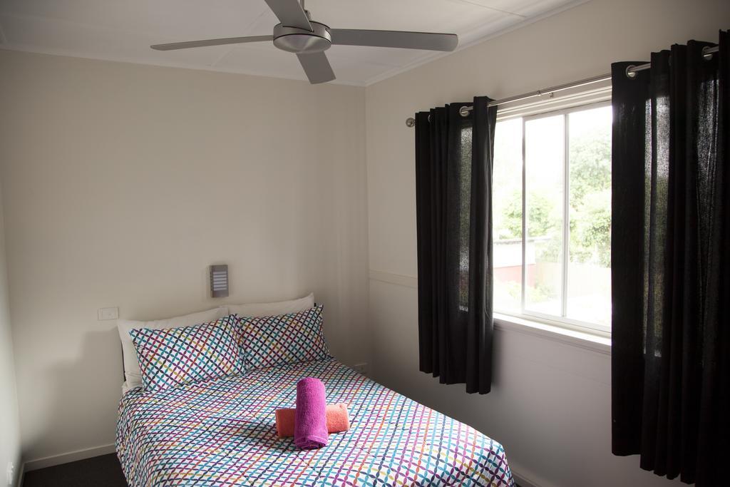 Noosa Backpackers Resort นูซาวิลล์ ภายนอก รูปภาพ