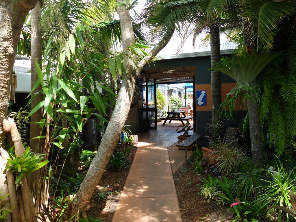 Noosa Backpackers Resort นูซาวิลล์ ภายนอก รูปภาพ